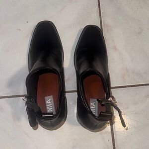 MIA Elegant Black Leather Boots